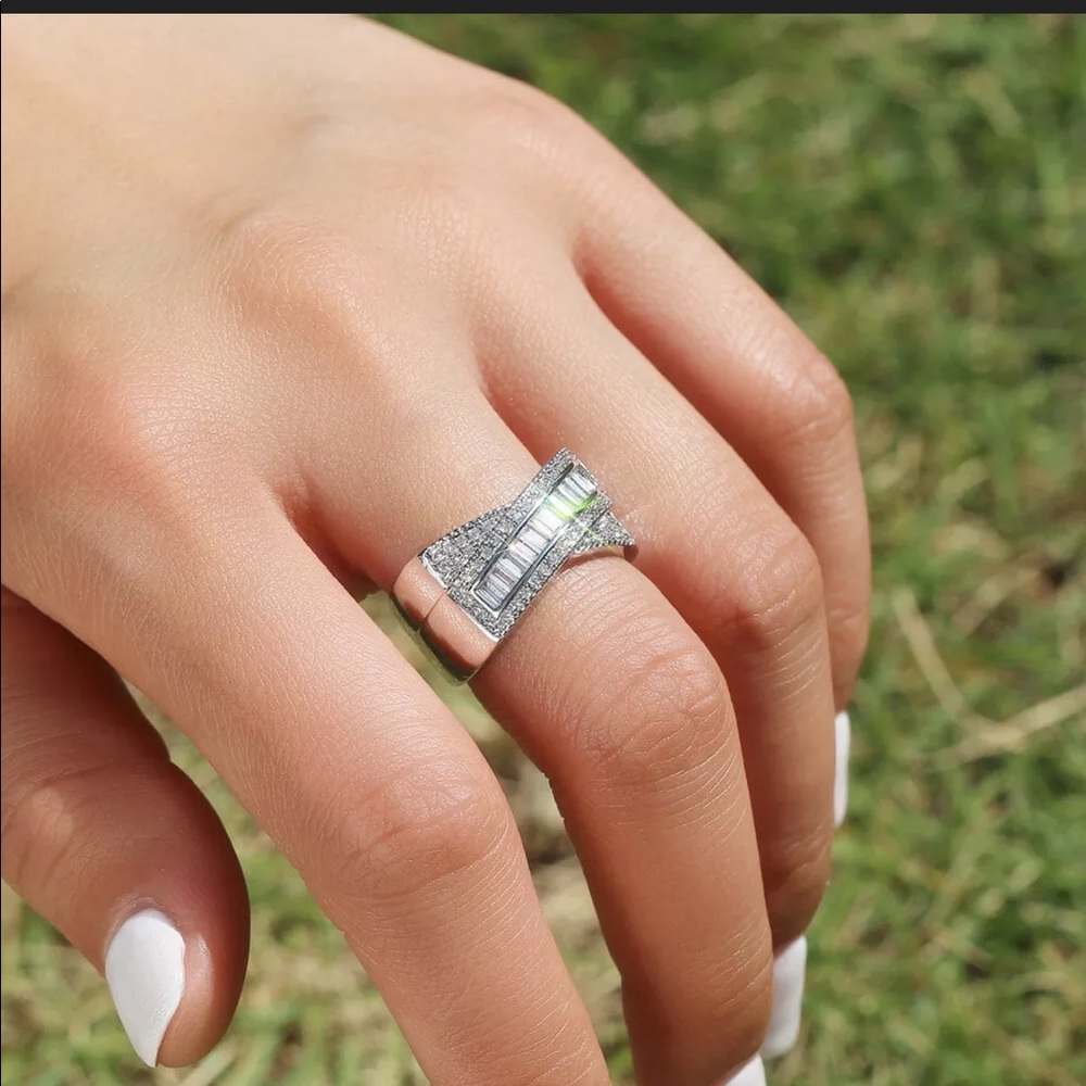 New Elegant 925 Silver Sapphire Engagement Ring - Picture 4 of 4